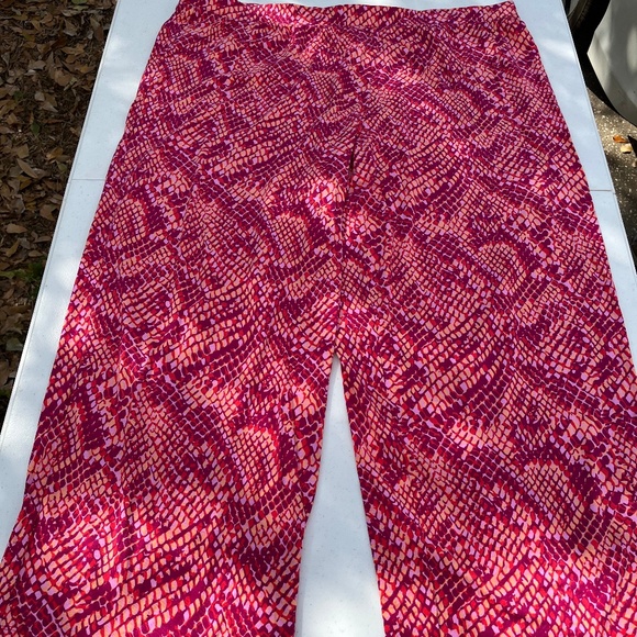 d&co Pants - d&co Beach Plus Size 2XP Cropped Pants Pink Red Print Pull-On Stretch Casual